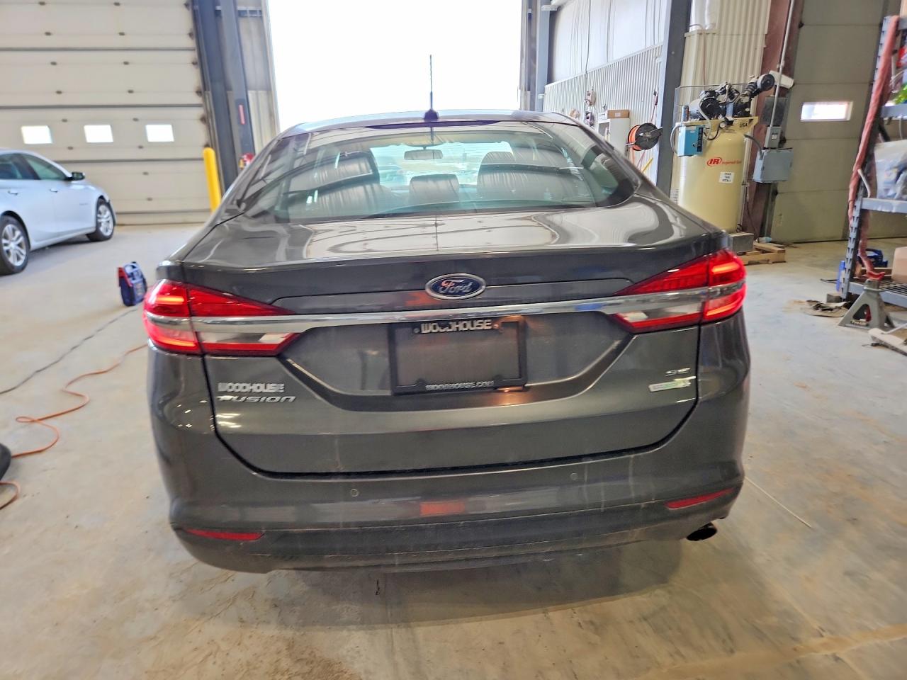 2017 FORD FUSION SE photo 6