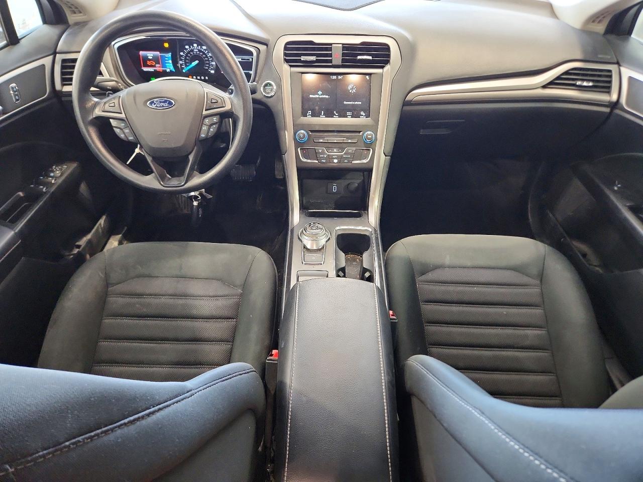 2017 FORD FUSION SE photo 8