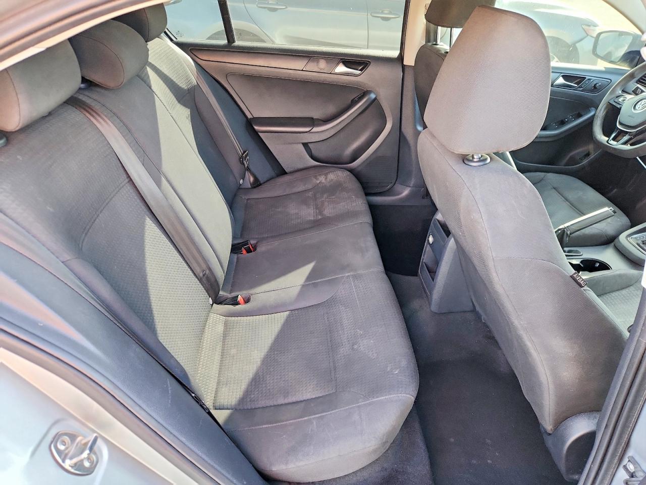 2015 VOLKSWAGEN JETTA BASE photo 10
