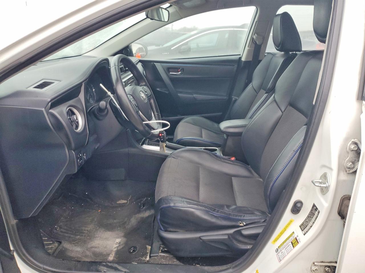 2017 TOYOTA COROLLA photo 13