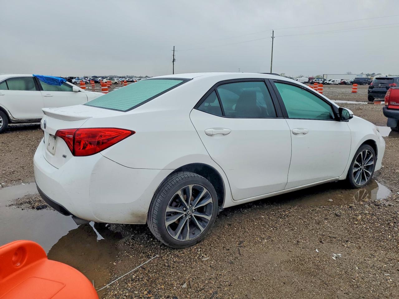 2017 TOYOTA COROLLA photo 5