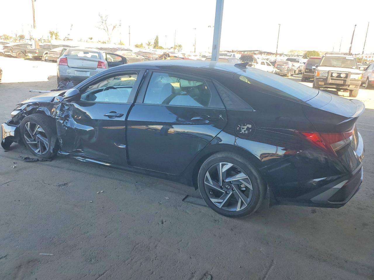 2025 HYUNDAI ELANTRA SEL SPORT photo 3