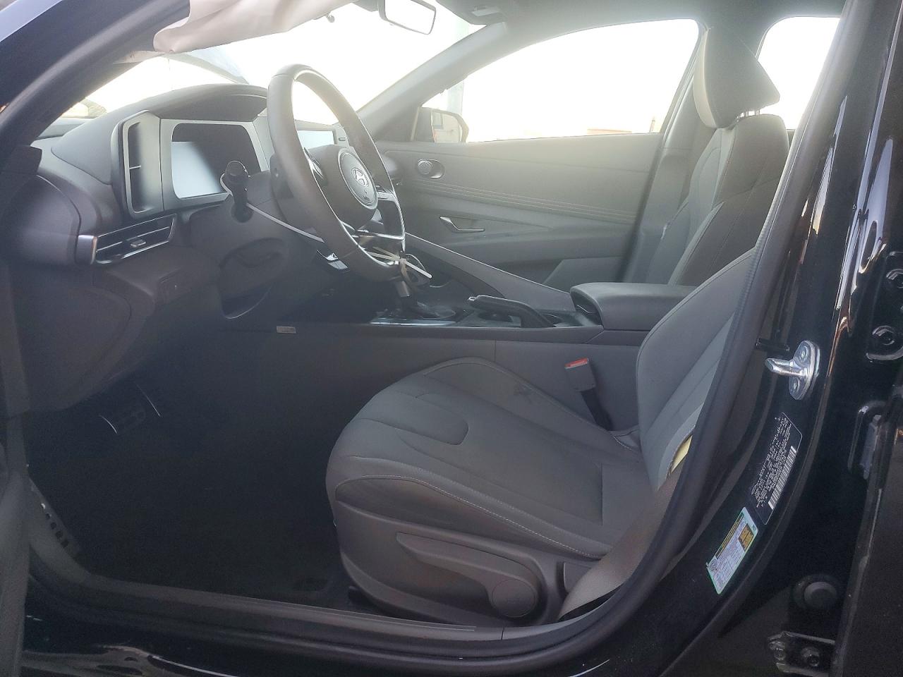 2025 HYUNDAI ELANTRA SEL SPORT photo 13