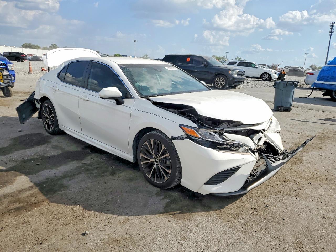 2020 TOYOTA CAMRY SE photo 4