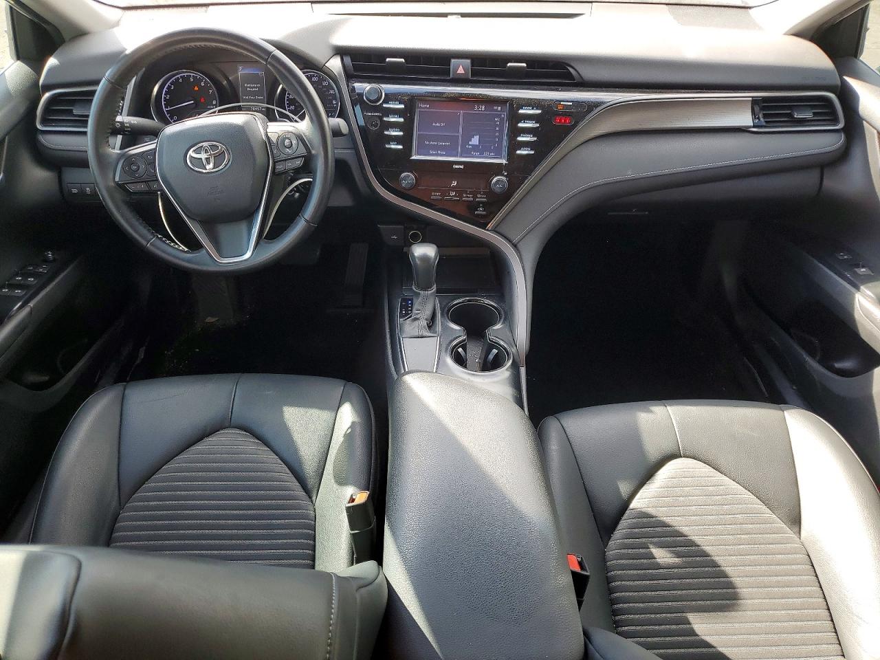 2020 TOYOTA CAMRY SE photo 8