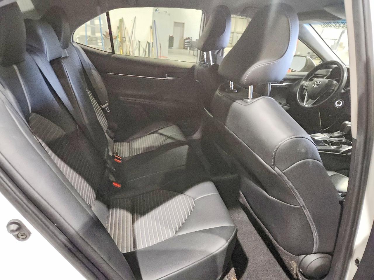 2020 TOYOTA CAMRY SE photo 10