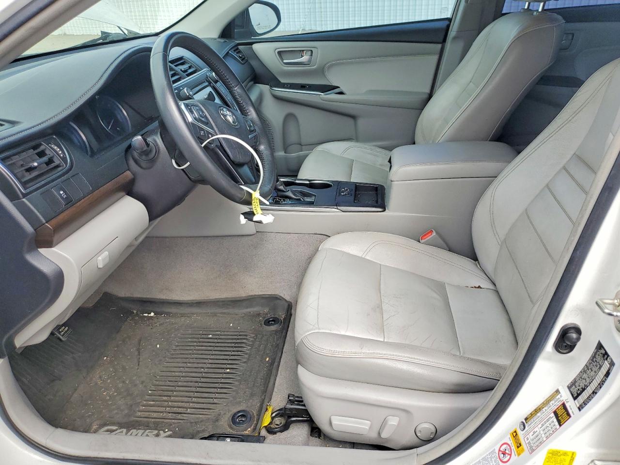 2016 TOYOTA CAMRY XLE photo 7