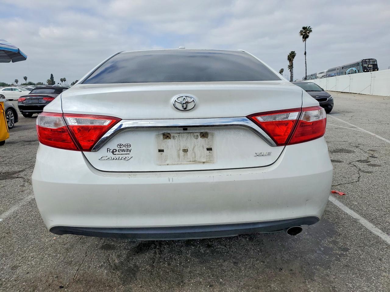 2016 TOYOTA CAMRY XLE photo 6