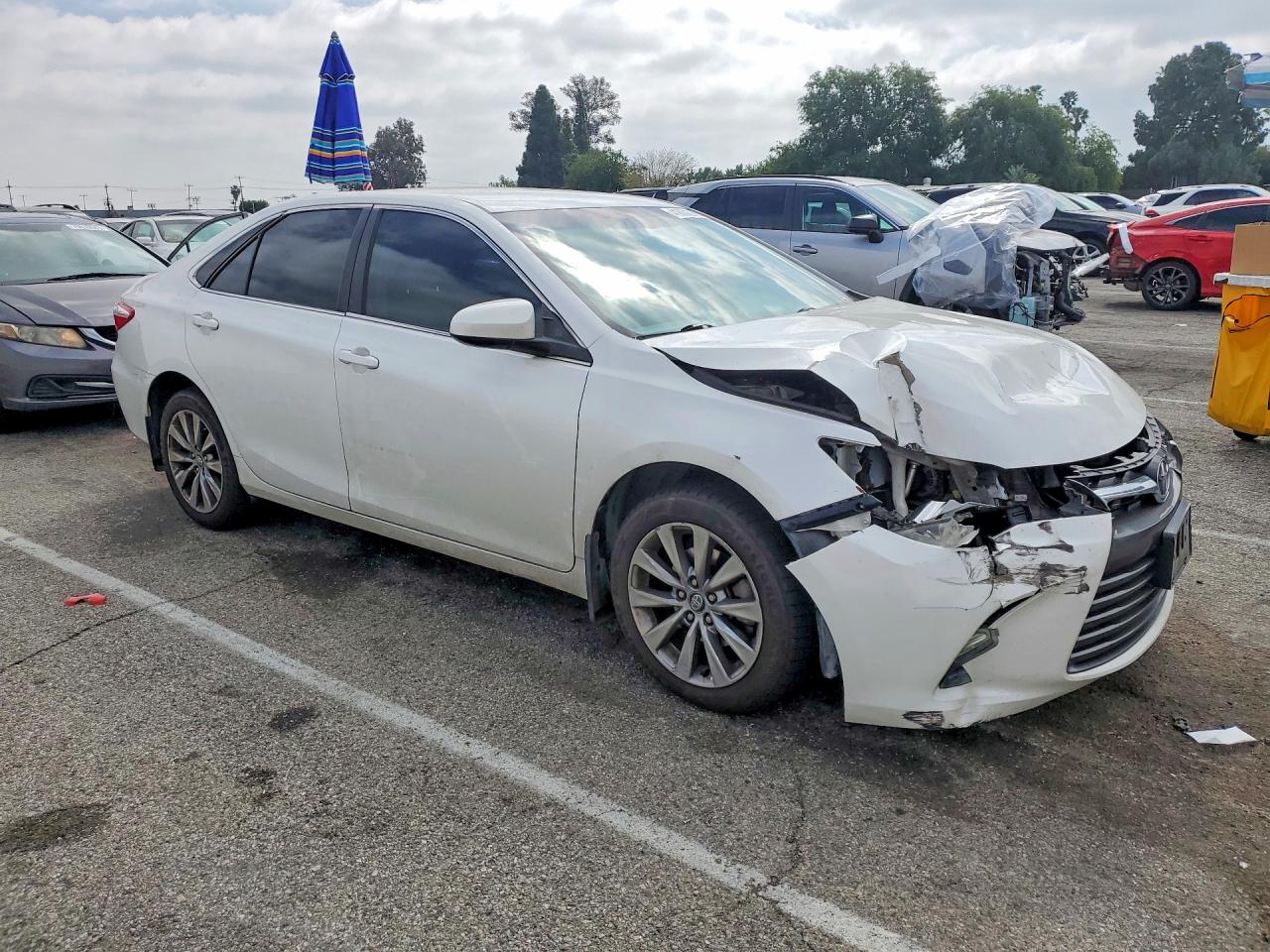 2016 TOYOTA CAMRY XLE photo 4