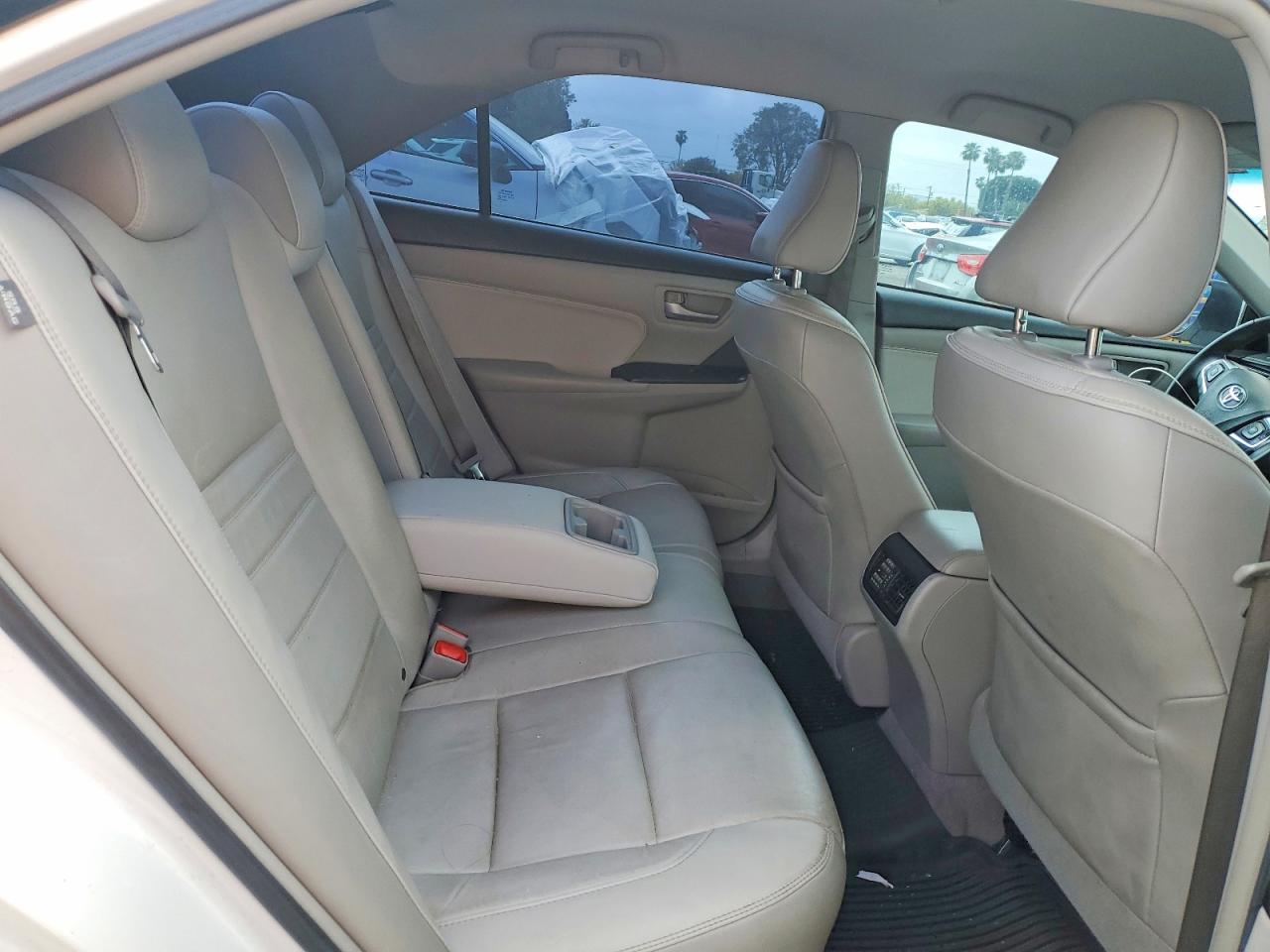 2016 TOYOTA CAMRY XLE photo 10