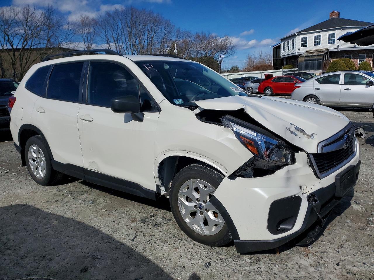 2019 SUBARU FORESTER photo 4
