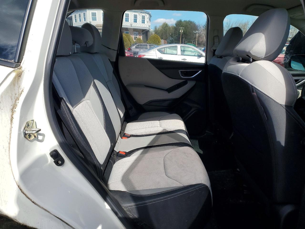 2019 SUBARU FORESTER photo 11
