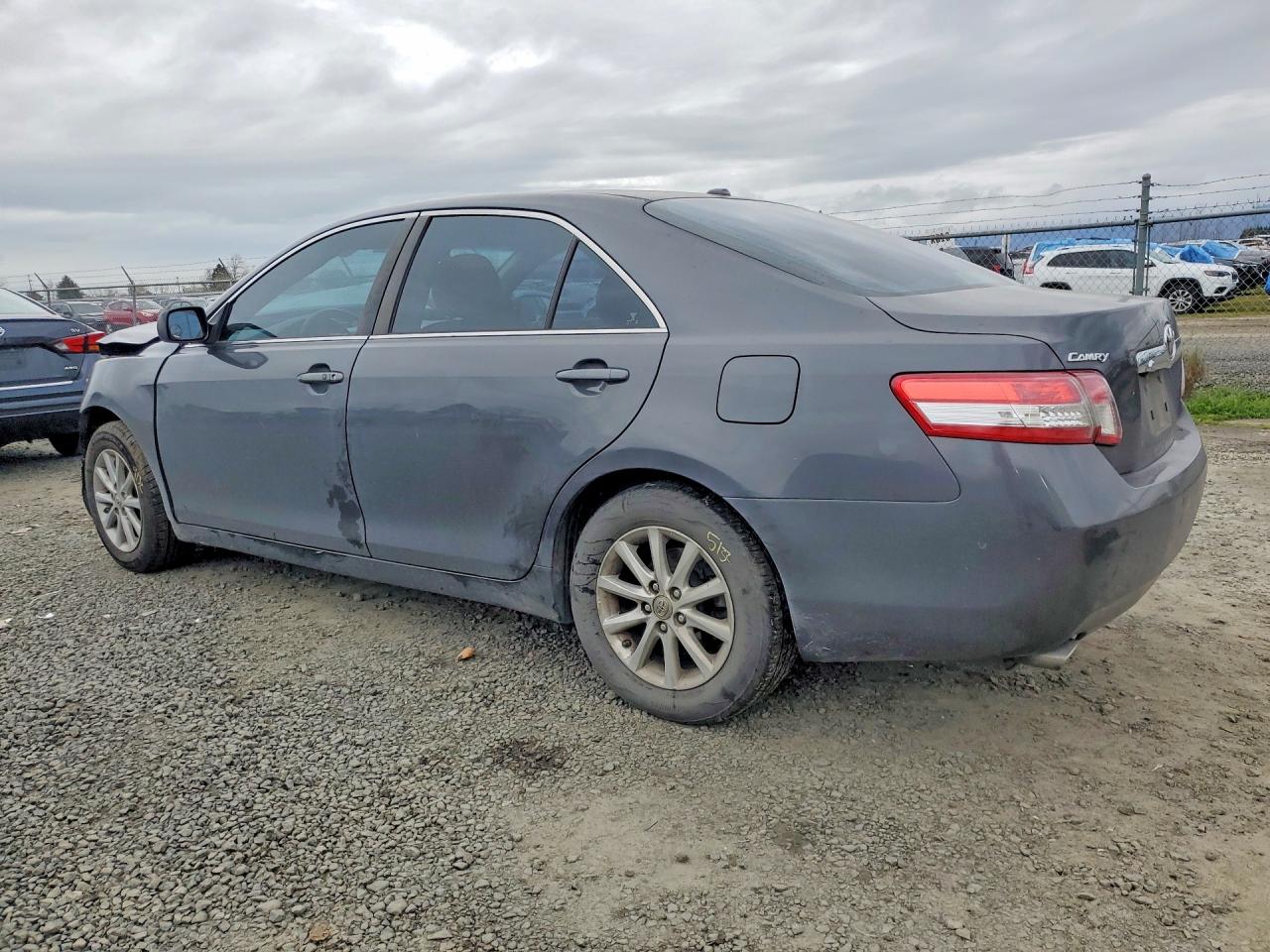 2011 TOYOTA CAMRY XLE V6 photo 3