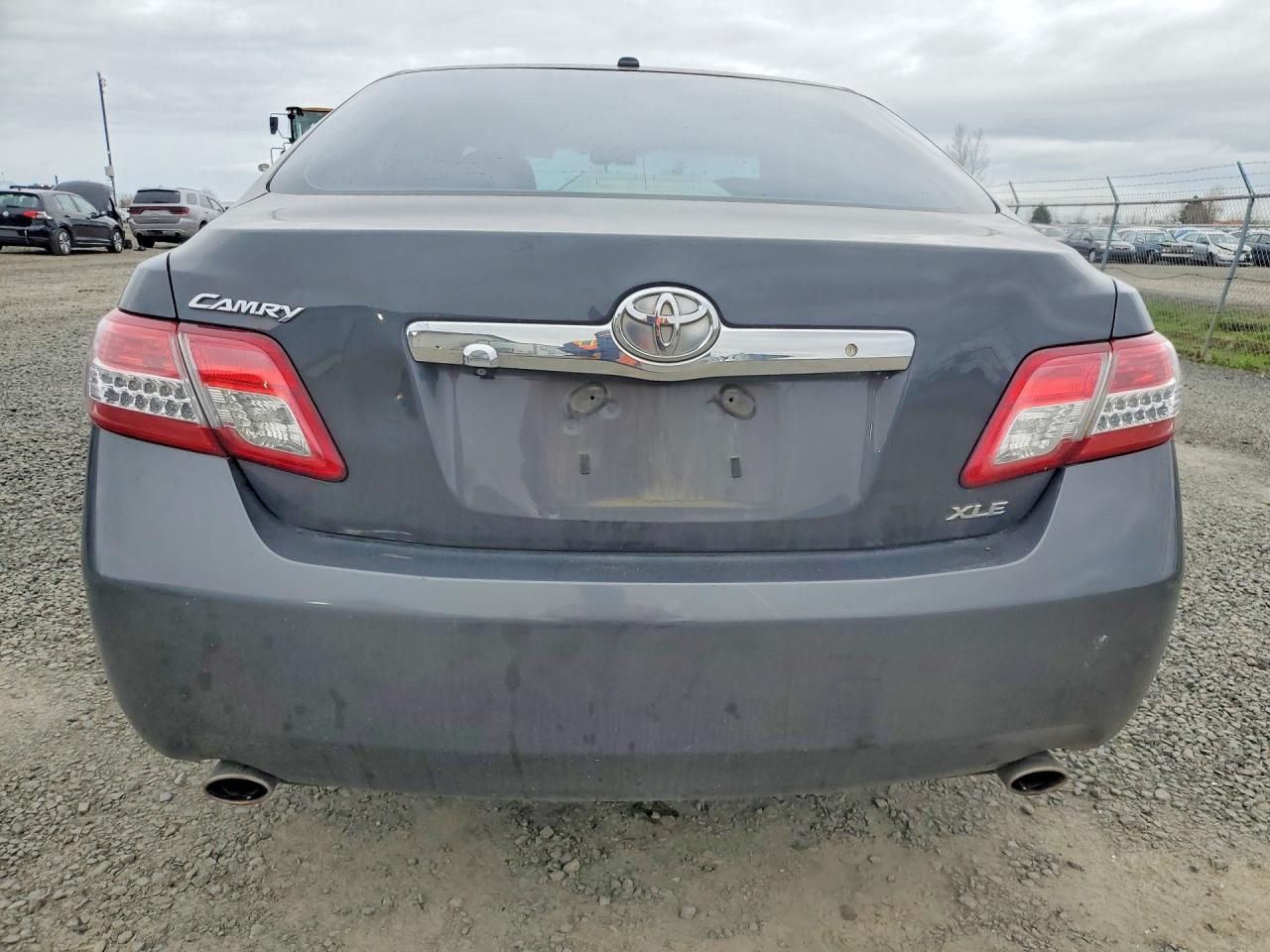2011 TOYOTA CAMRY XLE V6 photo 11