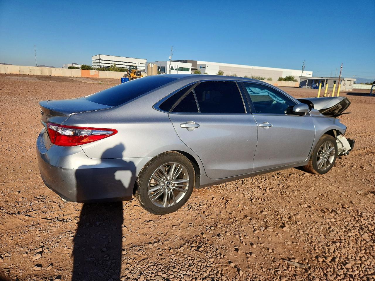 2016 TOYOTA CAMRY SE photo 3