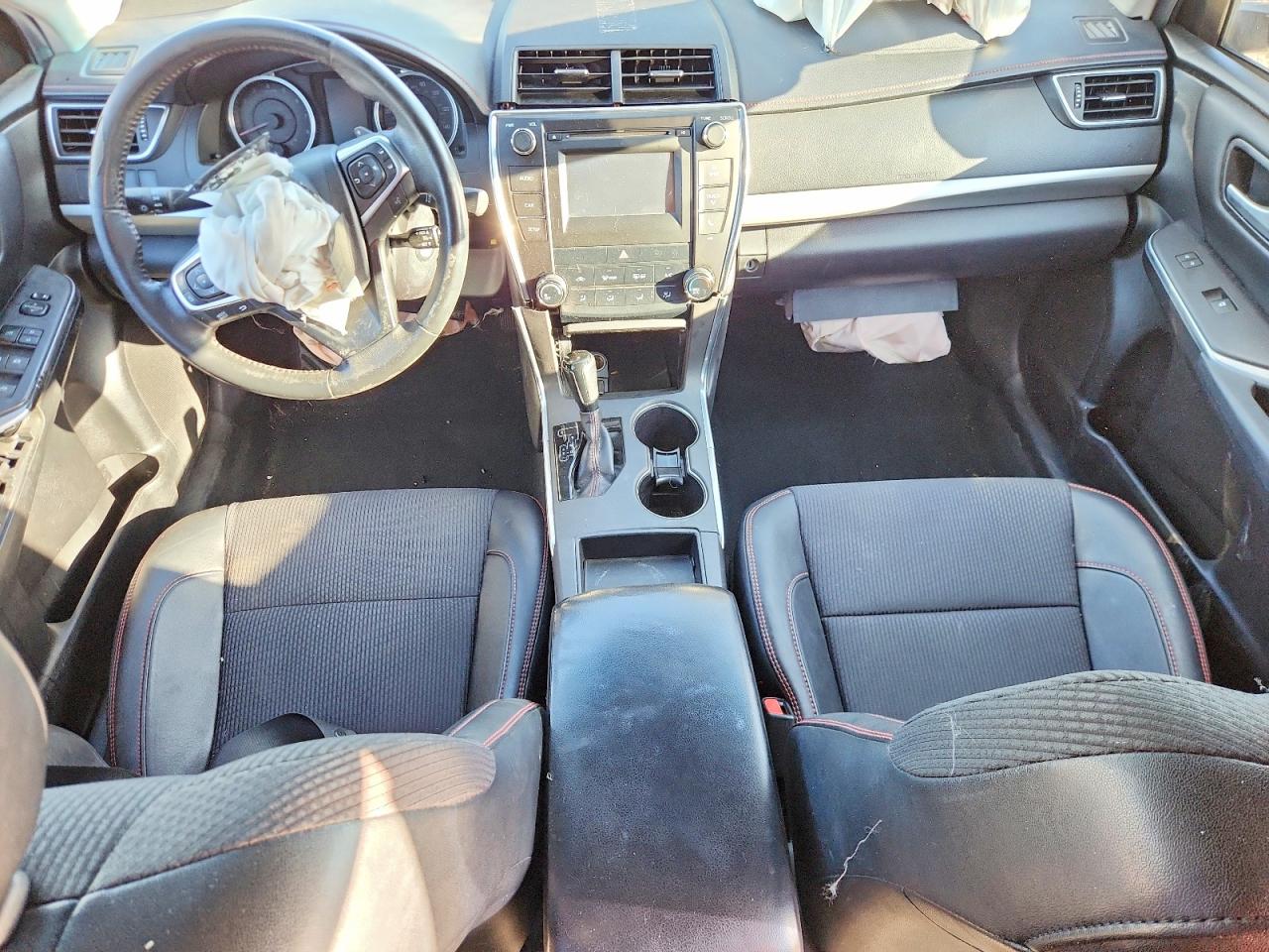 2016 TOYOTA CAMRY SE photo 8