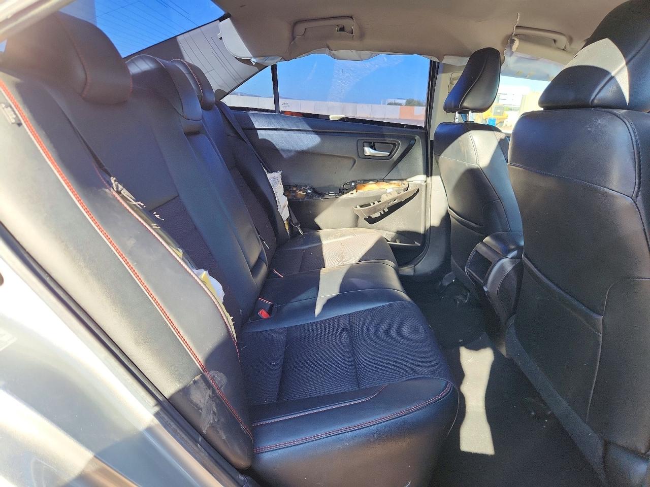 2016 TOYOTA CAMRY SE photo 10