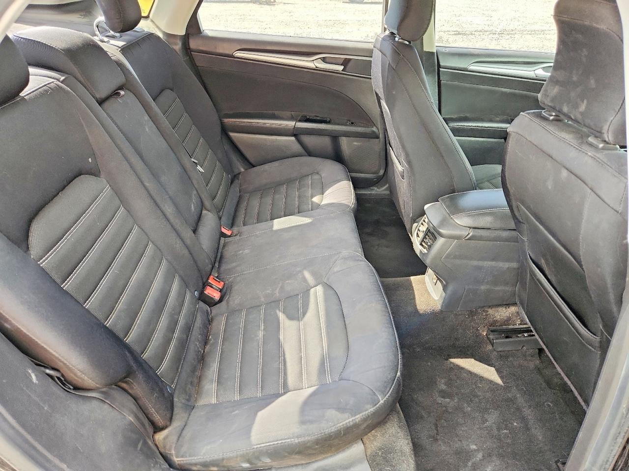 2015 FORD FUSION SE photo 19