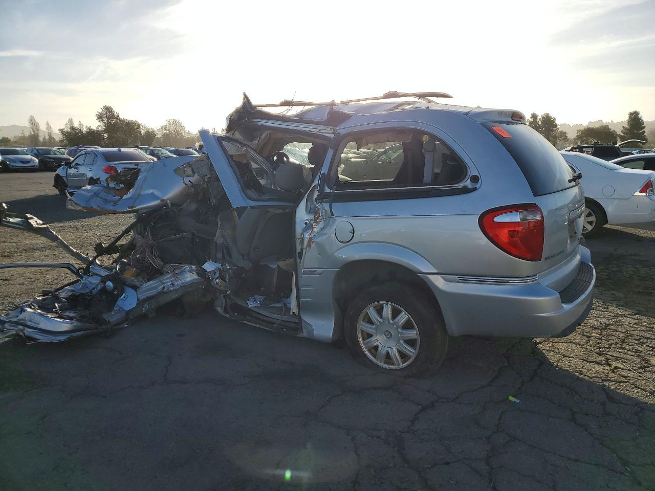 2006 CHRYSLER TOWN & COUNTRY TOURING photo 2