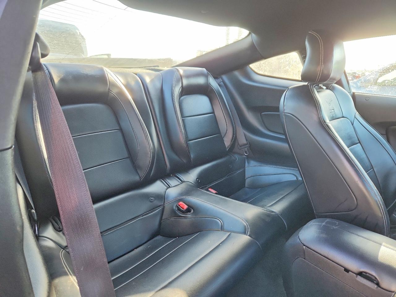 2015 FORD MUSTANG photo 28