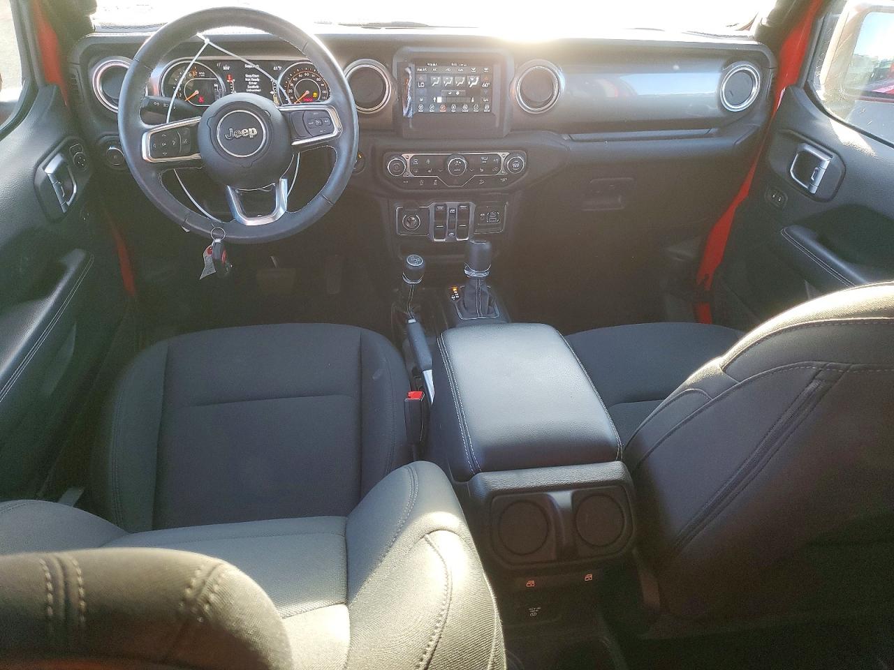 2018 JEEP WRANGLER UNLIMITED SAHARA photo 8