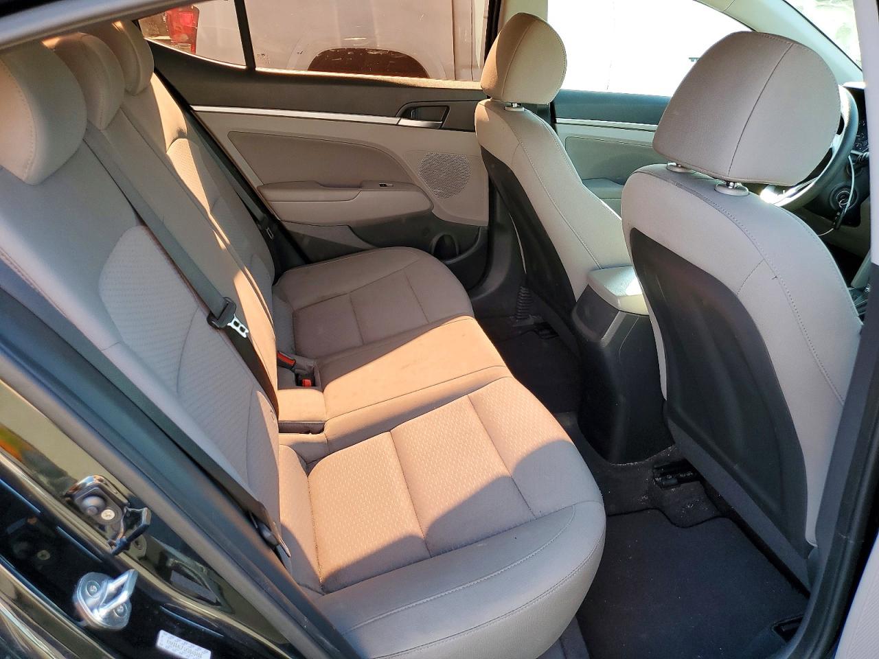 2019 HYUNDAI ELANTRA photo 10