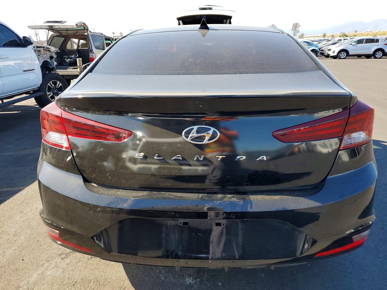 2019 HYUNDAI ELANTRA photo 6