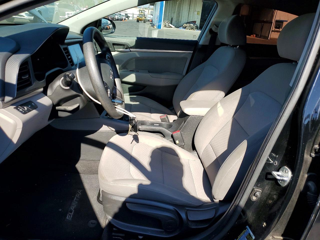 2019 HYUNDAI ELANTRA photo 7