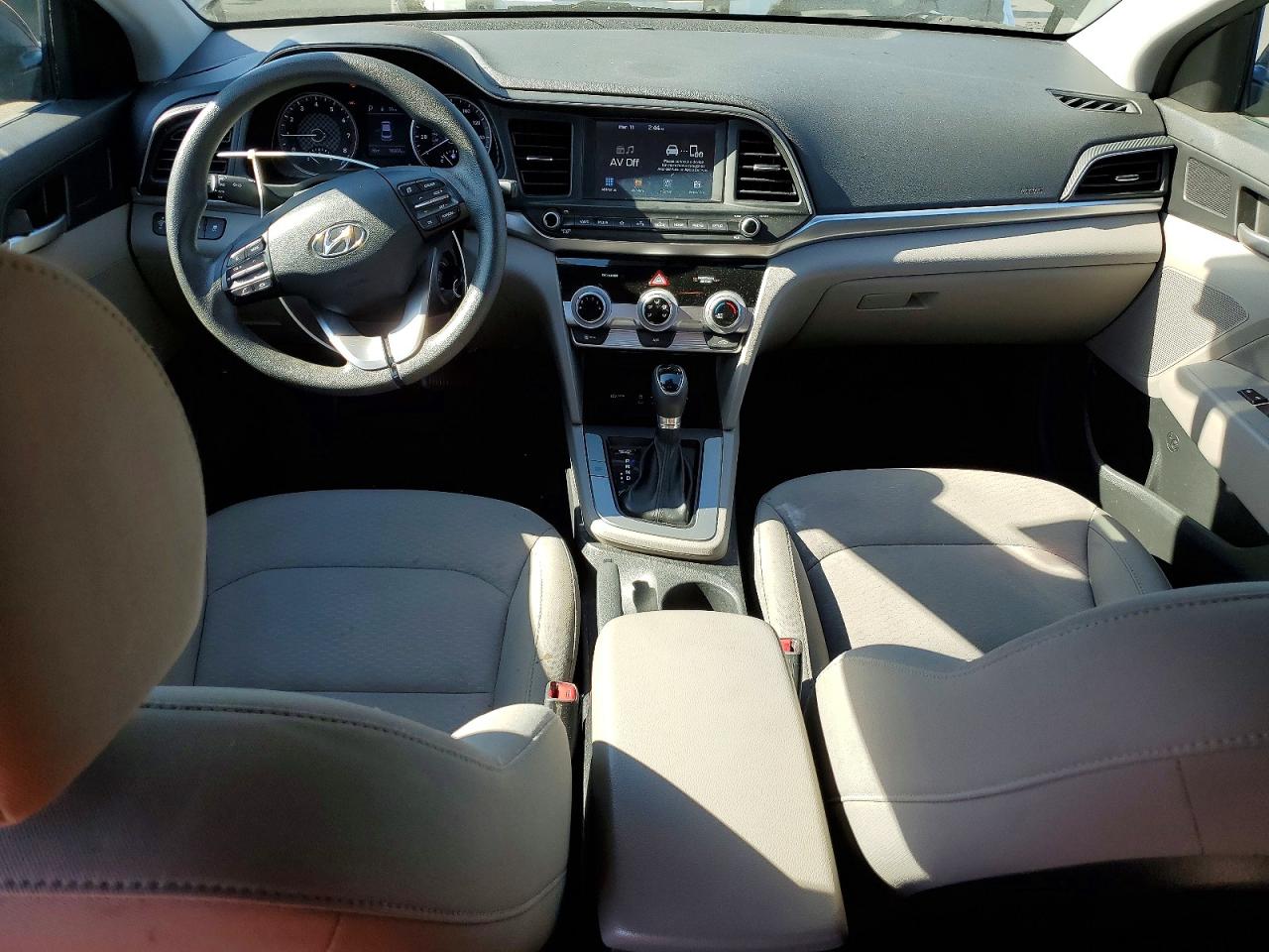 2019 HYUNDAI ELANTRA photo 8