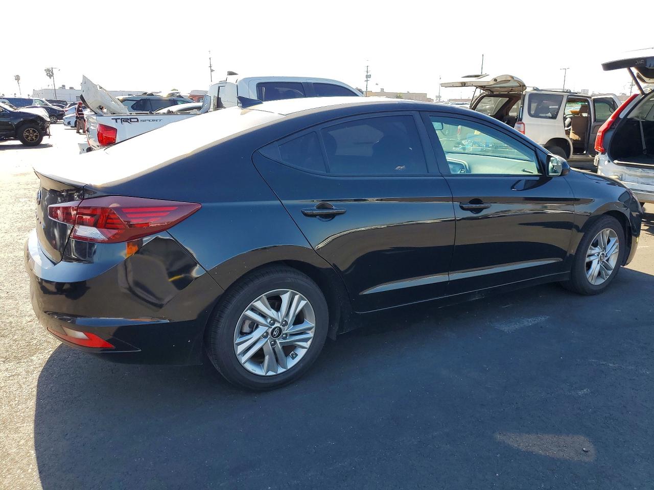 2019 HYUNDAI ELANTRA photo 3