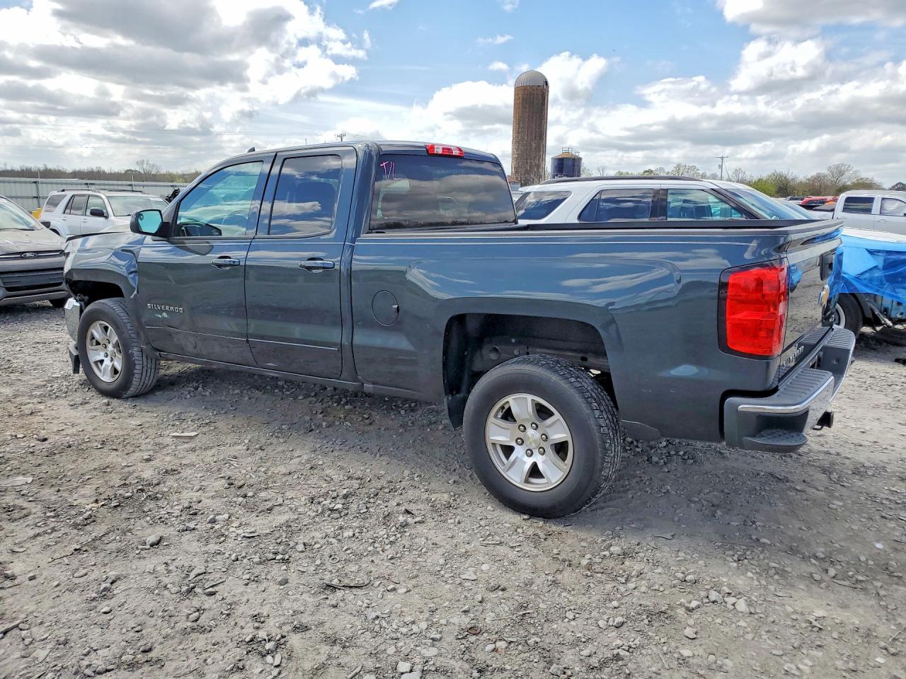 2018 CHEVROLET SILVERADO C1500 LT photo 2