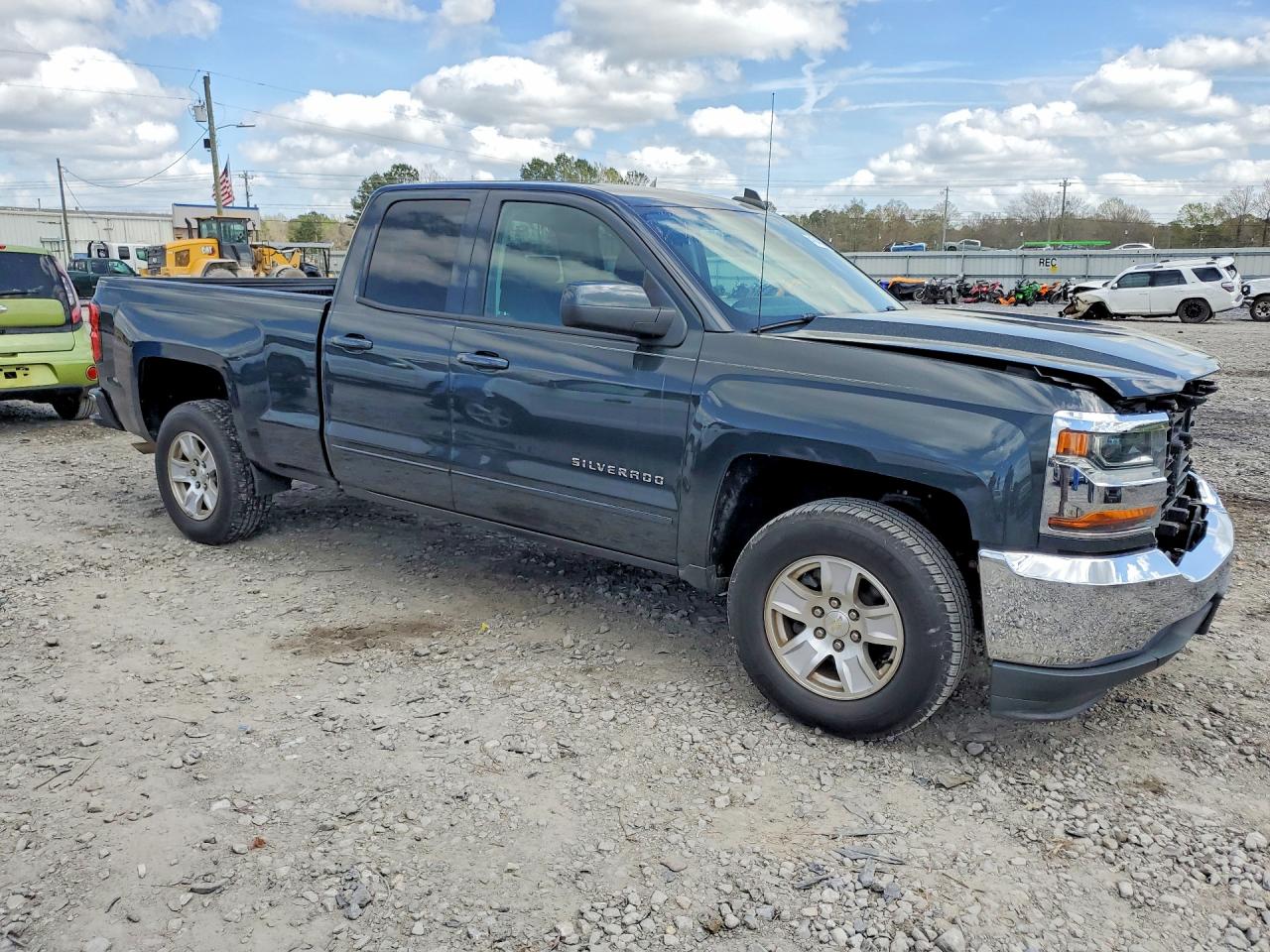 2018 CHEVROLET SILVERADO C1500 LT photo 4