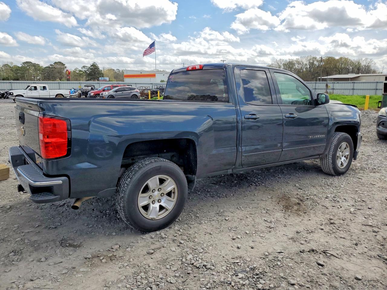 2018 CHEVROLET SILVERADO C1500 LT photo 3