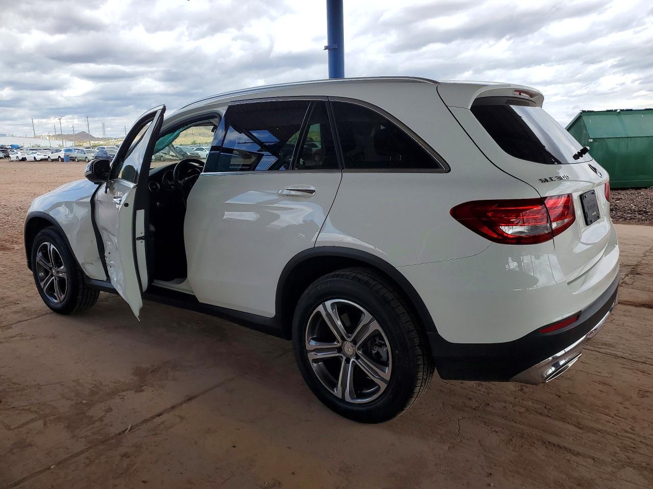 2017 MERCEDES-BENZ GLC 300 photo 2