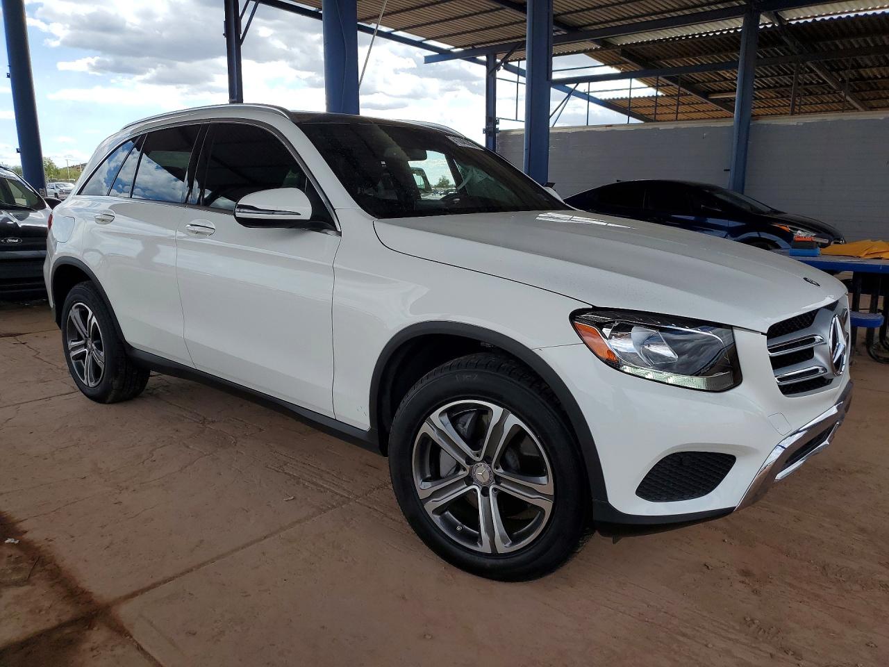 2017 MERCEDES-BENZ GLC 300 photo 4