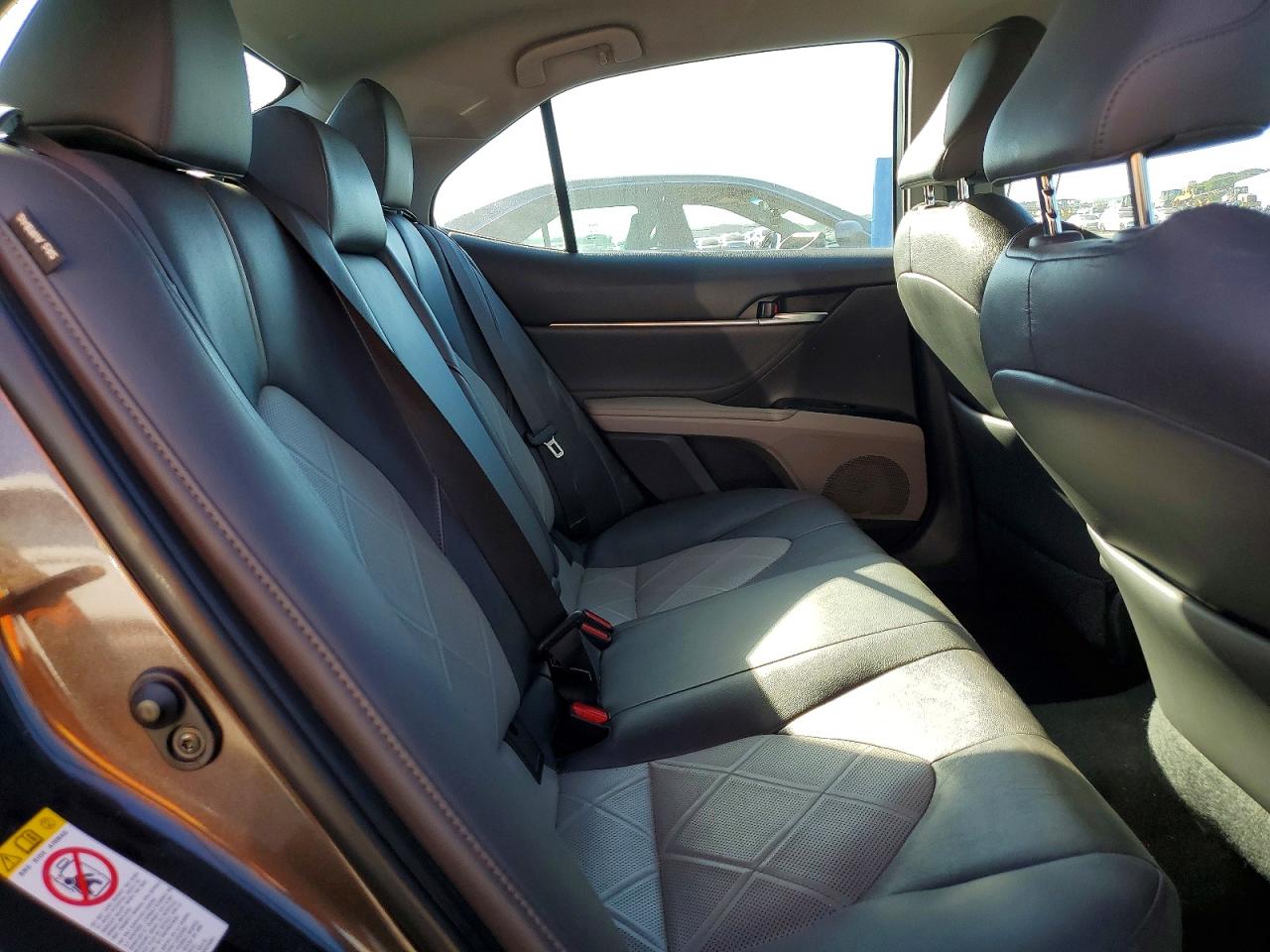 2018 TOYOTA CAMRY XLE photo 10