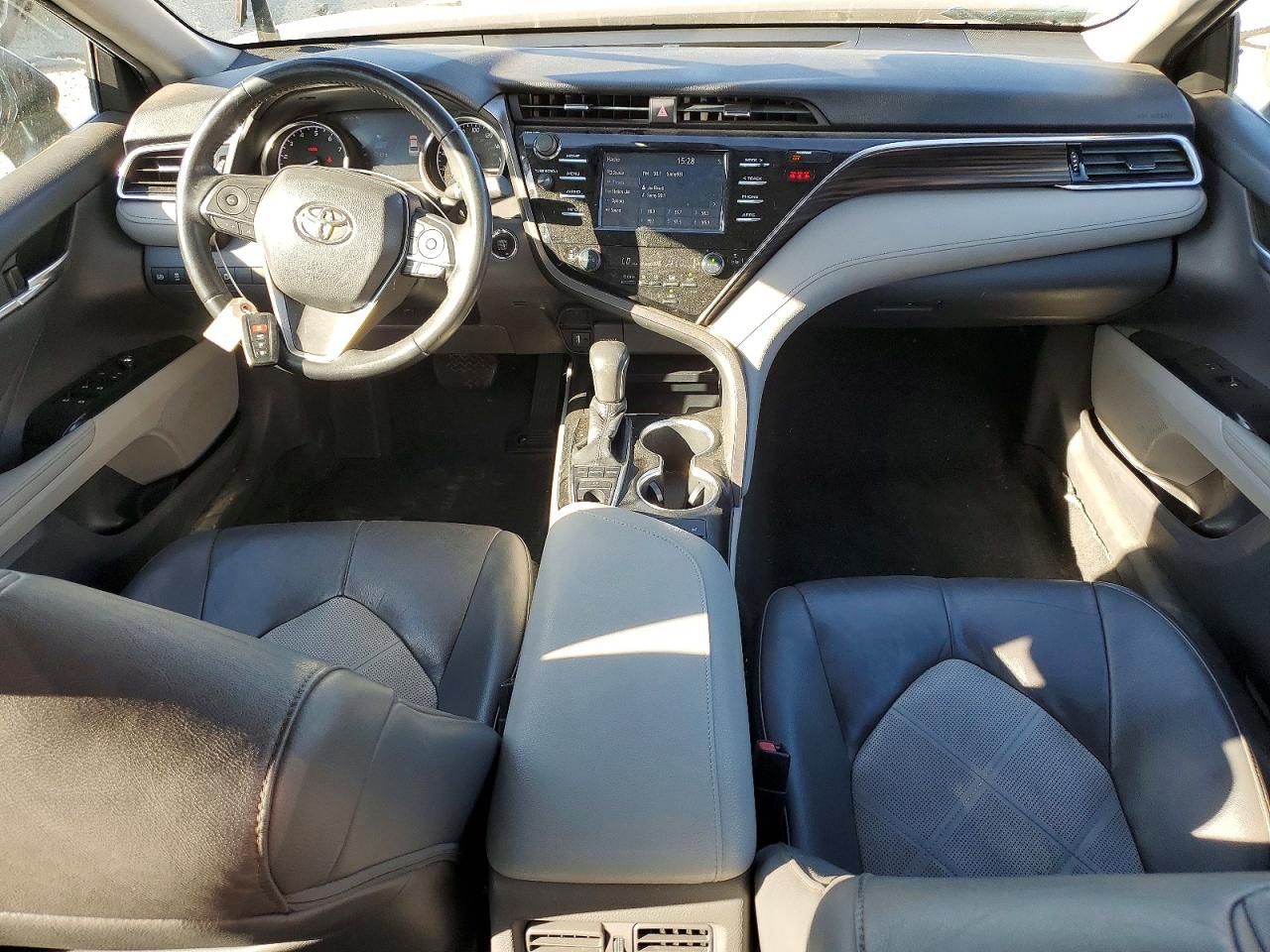 2018 TOYOTA CAMRY XLE photo 8