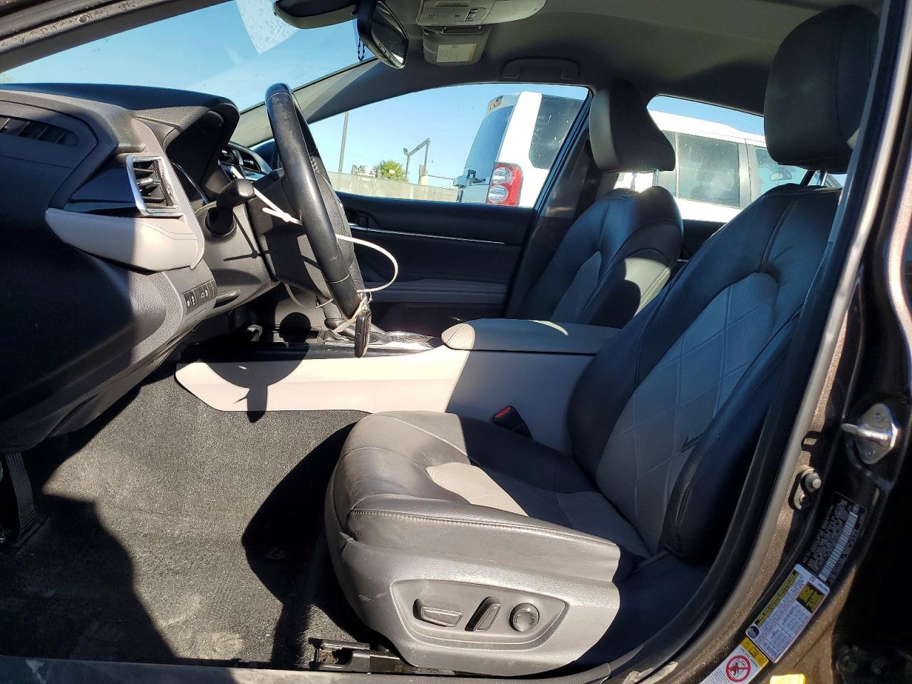 2018 TOYOTA CAMRY XLE photo 7