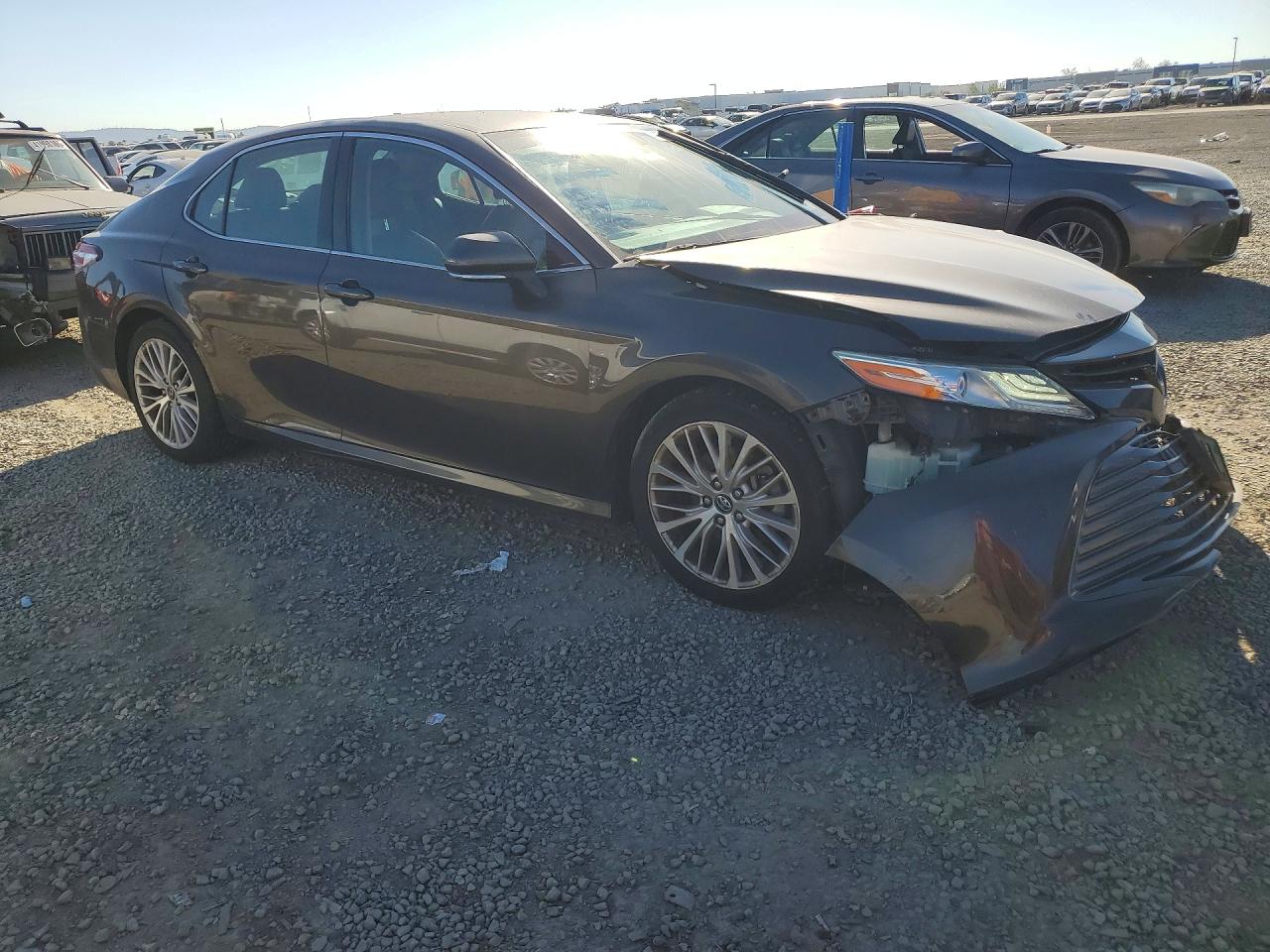 2018 TOYOTA CAMRY XLE photo 4