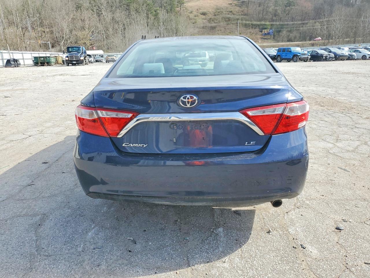 2017 TOYOTA CAMRY LE photo 6