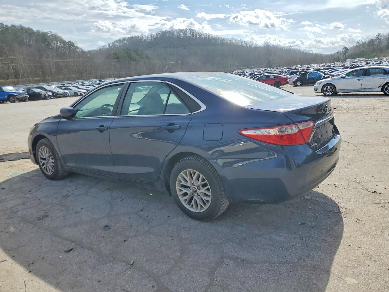 2017 TOYOTA CAMRY LE photo 2