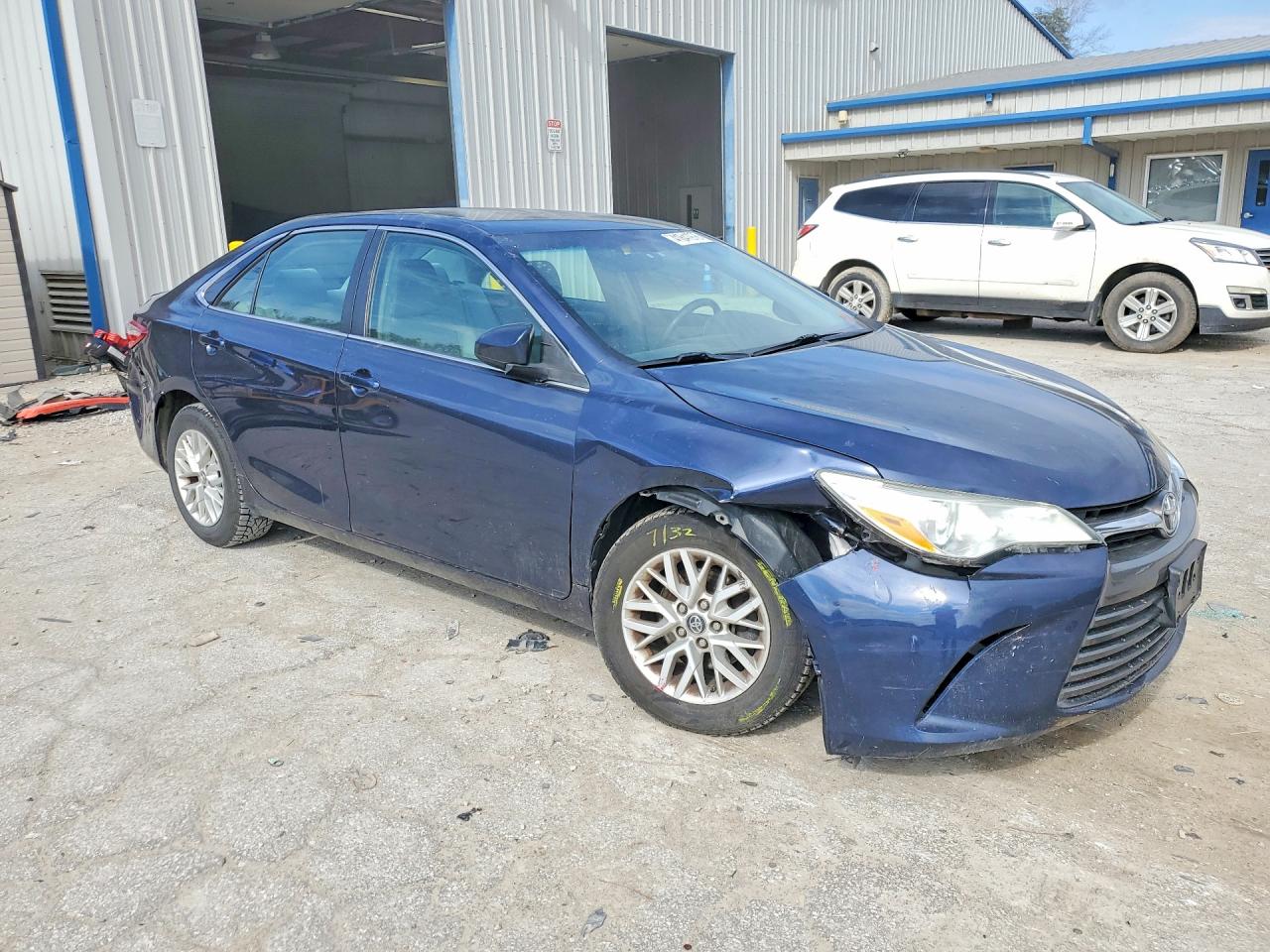 2017 TOYOTA CAMRY LE photo 4