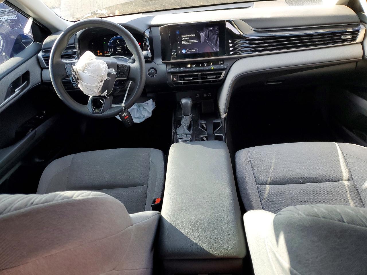2025 TOYOTA CAMRY LE photo 15