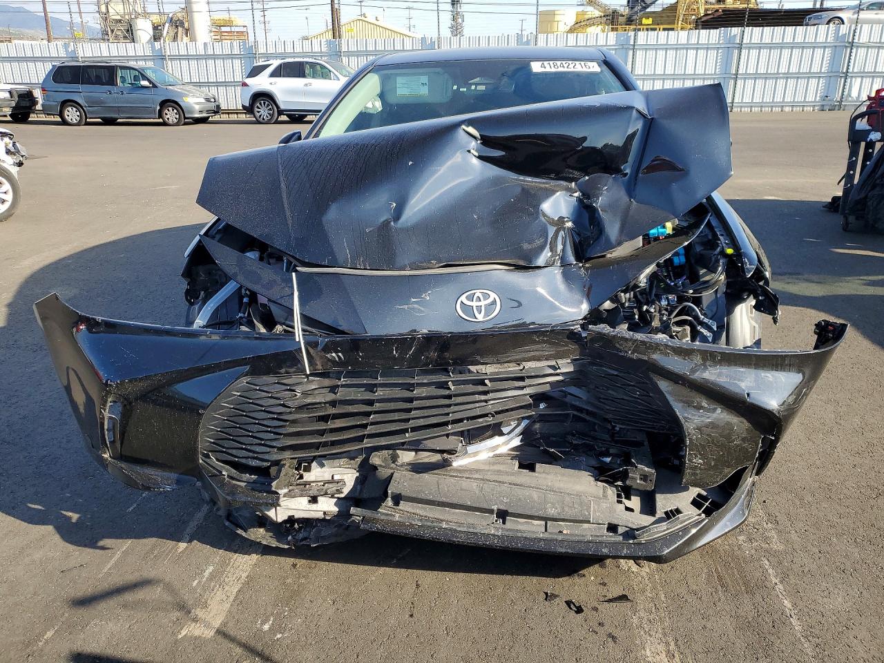 2025 TOYOTA CAMRY LE photo 9