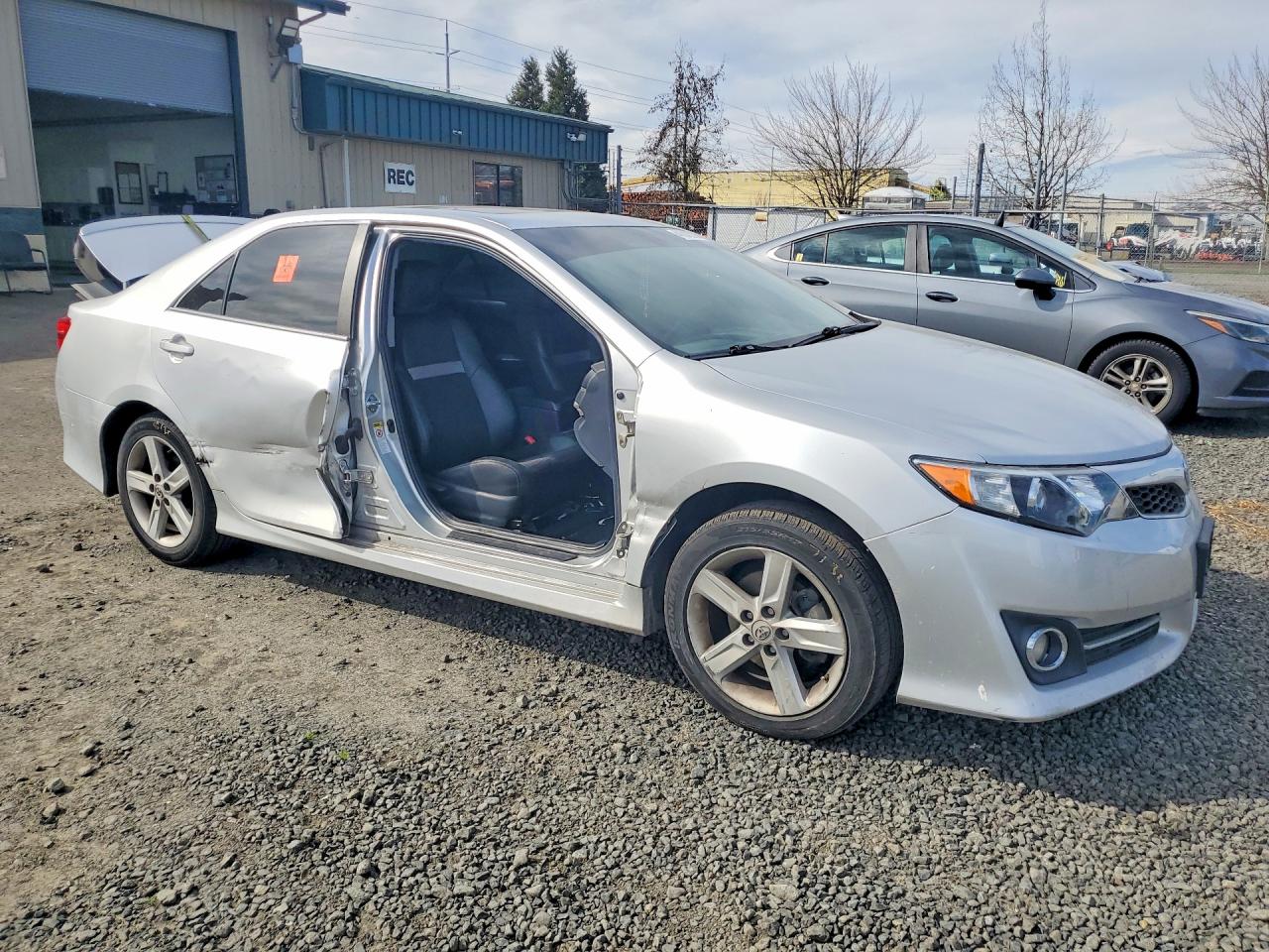 2012 TOYOTA CAMRY SE photo 7