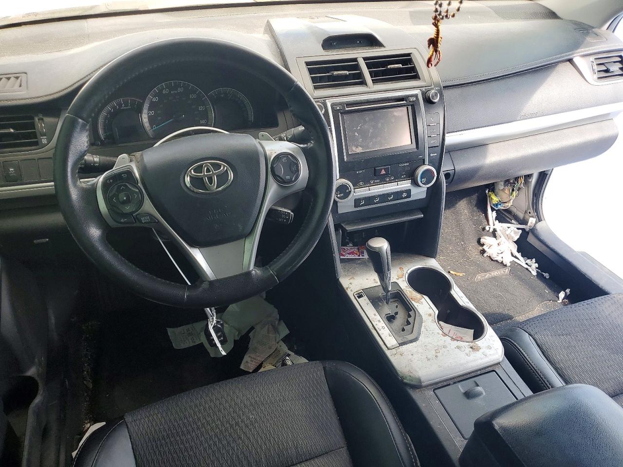 2012 TOYOTA CAMRY SE photo 15