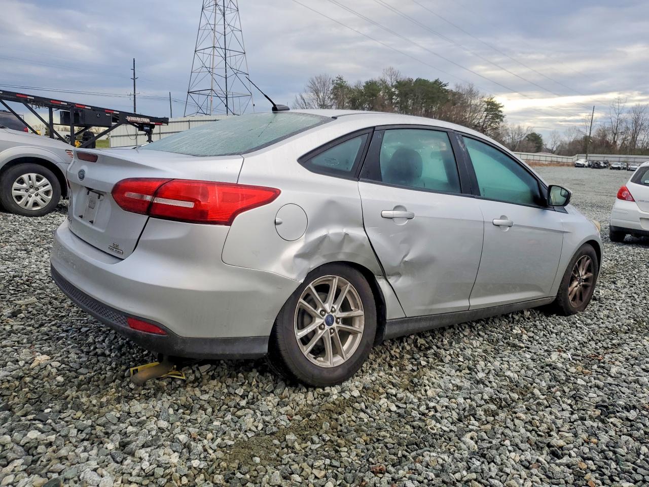 2015 FORD FOCUS SE photo 3