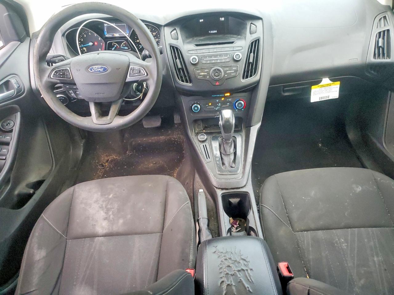 2015 FORD FOCUS SE photo 8