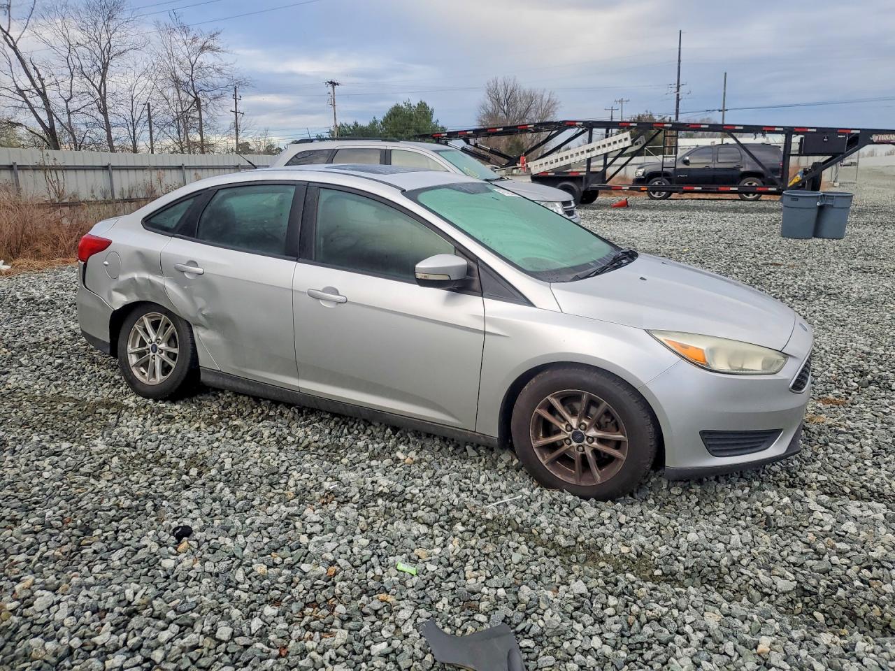 2015 FORD FOCUS SE photo 4