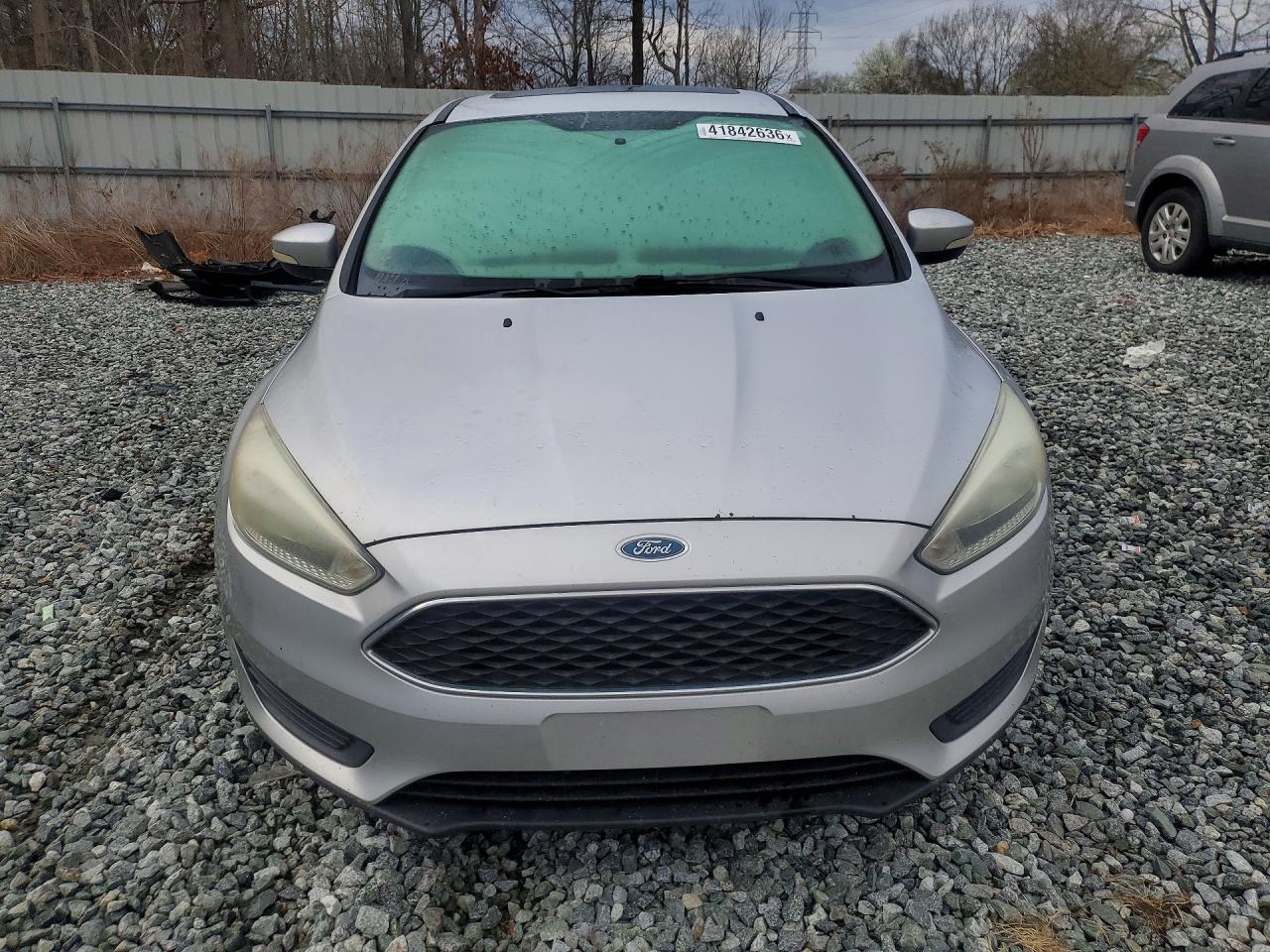 2015 FORD FOCUS SE photo 5